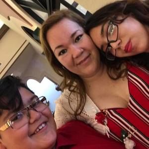 Meet your Posher, Adela